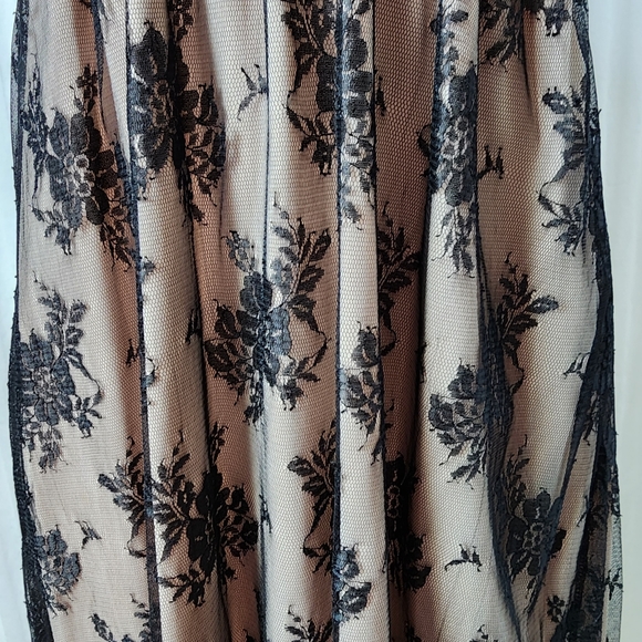 Pretty Good dress adjustable strappy black lace beige lining low v-neck sz lrg - Picture 8 of 11